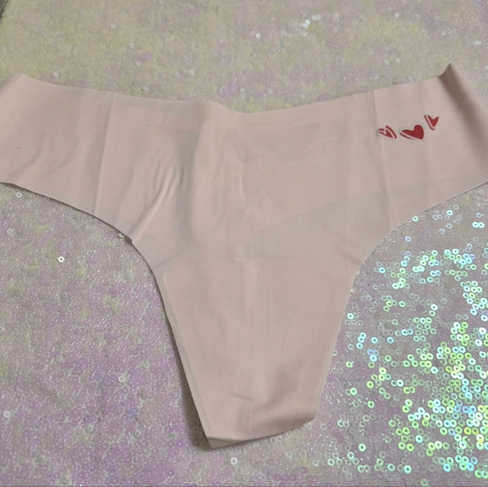 5/$40🛍 Victoria's Secret No Show Light Pink Heart Detail On Hip Thong 💕 NWOT